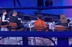 50岁陈红罕见现身，身材发福双下巴明显，气质不